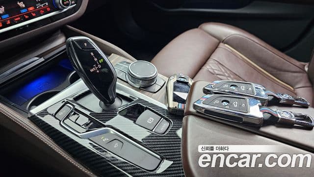 BMW 5 Series 2018 — Şəkil 9/20