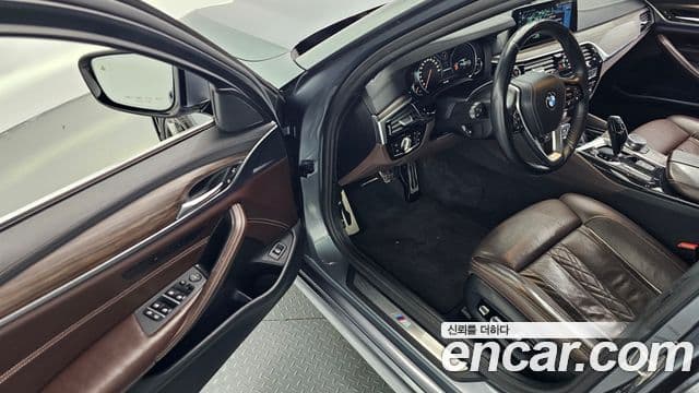 BMW 5 Series 2018 — Şəkil 10/20