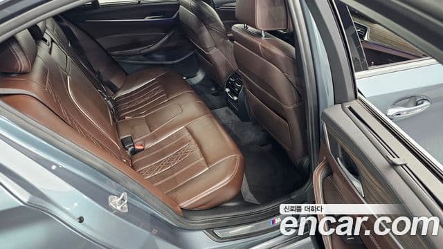 BMW 5 Series 2018 — Şəkil 11/20