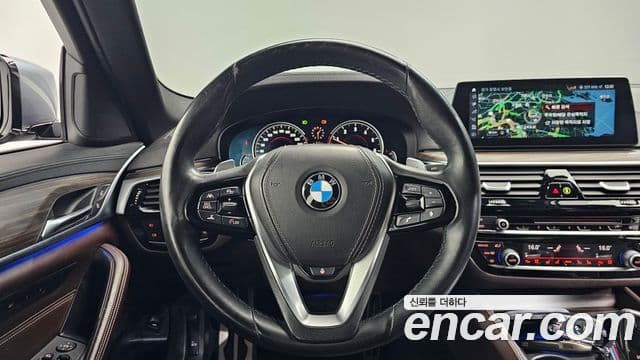 BMW 5 Series 2018 — Şəkil 19/20