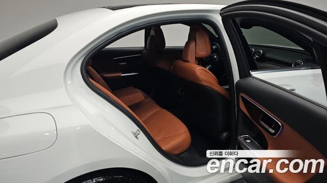 Mercedes-Benz C-Class 2023 — ფოტო 12/20