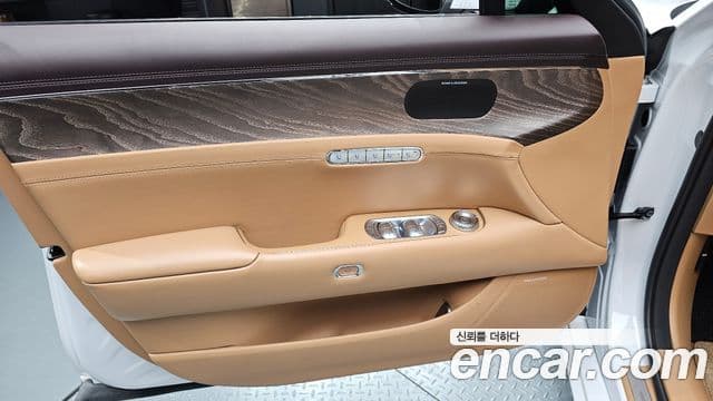 Genesis G90 2022 — Photo 28/38