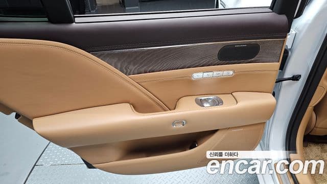 Genesis G90 2022 — Photo 19/38