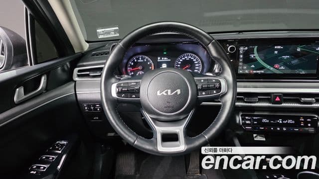 Kia K5 2022 — ფოტო 14/20