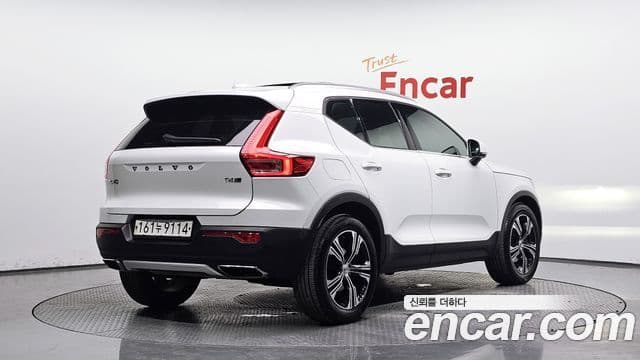 Volvo XC40 2020 — ფოტო 2/20