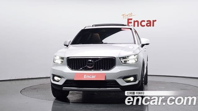 Volvo XC40 2020 — ფოტო 3/20