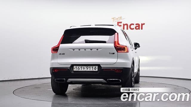 Volvo XC40 2020 — ფოტო 4/20