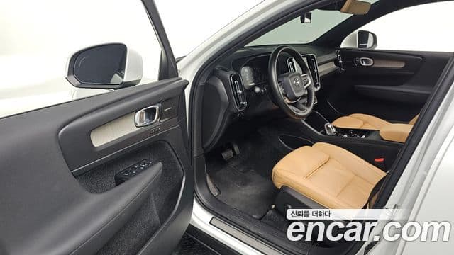 Volvo XC40 2020 — фото 10 из 20