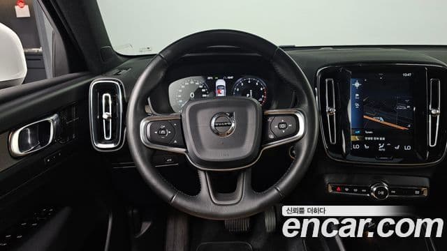 Volvo XC40 2020 — ფოტო 13/20