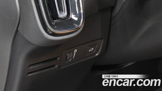 Volvo XC40 2020 — ფოტო 17/20