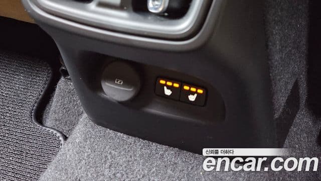 Volvo XC40 2020 — фото 18 из 20