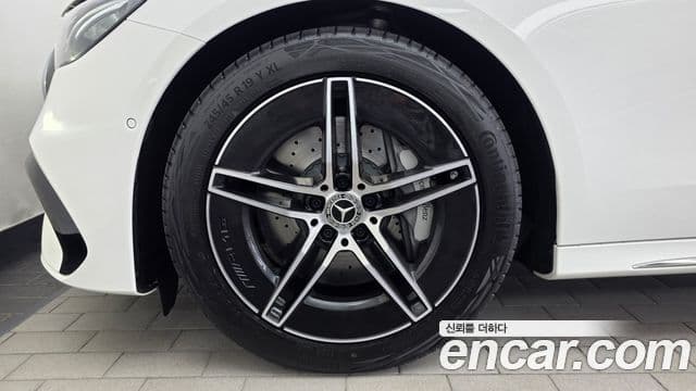 Mercedes-Benz E-Class 2025 — Фото 5/20