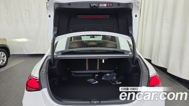 Mercedes-Benz E-Class 2025 — Фото 20/20