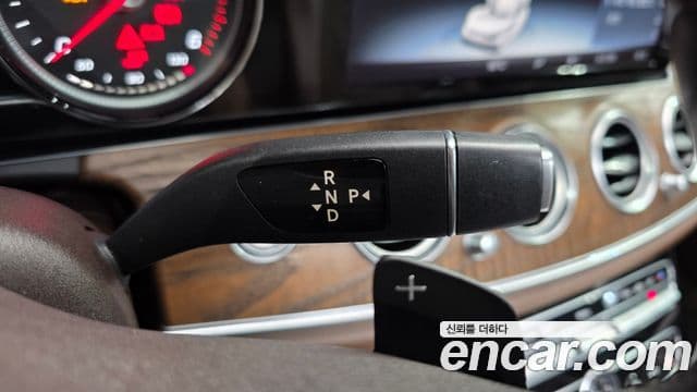 Mercedes-Benz E-Class 2019 — фото 8 из 20