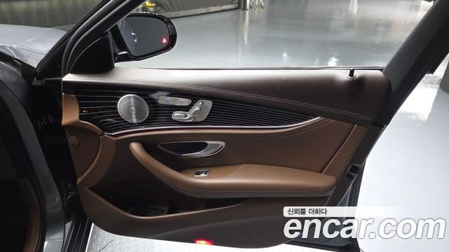 Mercedes-Benz E-Class 2020 — Photo 24/32