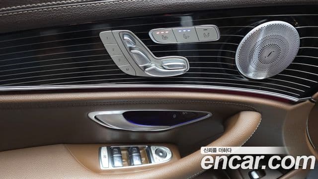 Mercedes-Benz E-Class 2020 — Photo 26/32