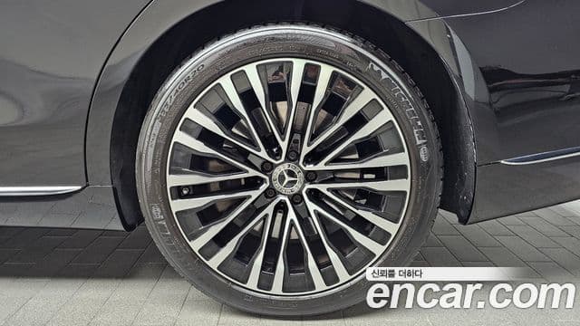 Mercedes-Benz S-Class 2021 — Photo 11/33