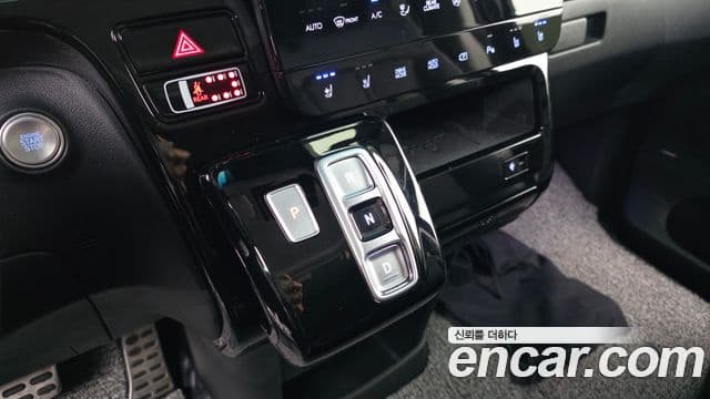 Hyundai Staria 2025 — ფოტო 9/20
