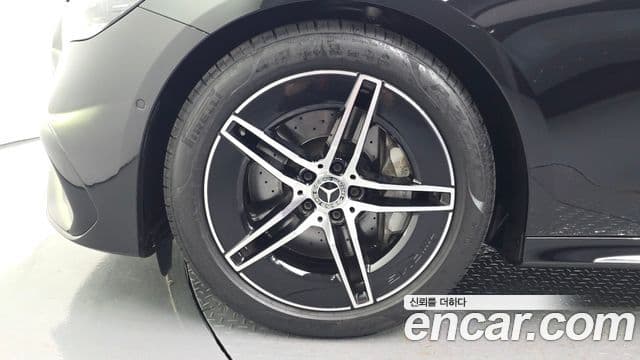 Mercedes-Benz E-Class 2025 — ფოტო 5/20