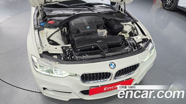 BMW 3 Series 2018 — фото 6 из 20