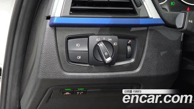 BMW 3 Series 2018 — фото 13 из 20