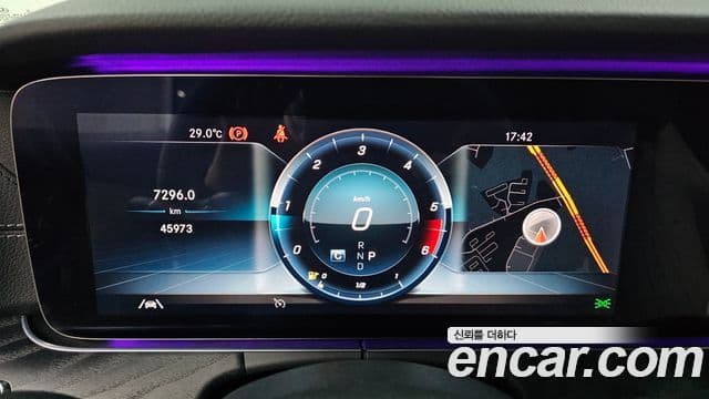 Mercedes-Benz E-Class 2020 — ფოტო 7/20