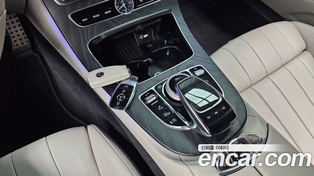 Mercedes-Benz E-Class 2020 — ფოტო 8/20