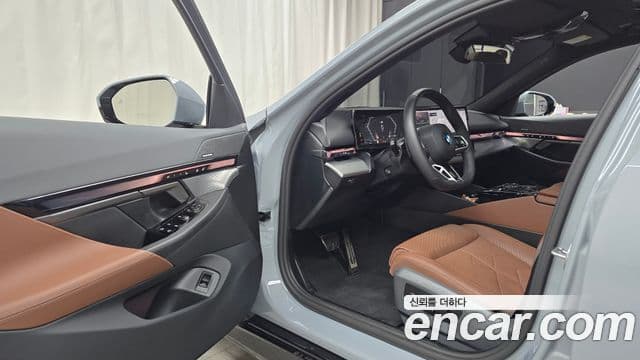 BMW 5 Series 2025 — ფოტო 10/20