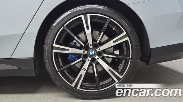 BMW 5 Series 2025 — Photo 17/32