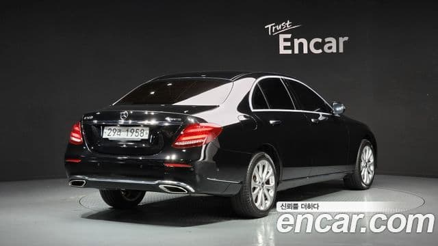Mercedes-Benz E-Class 2018 — Şəkil 1/20