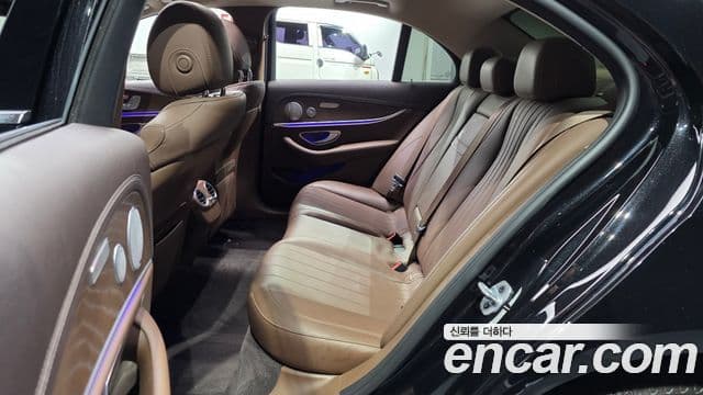 Mercedes-Benz E-Class 2018 — Şəkil 11/20