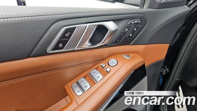 BMW X7 2023 — Photo 18/39