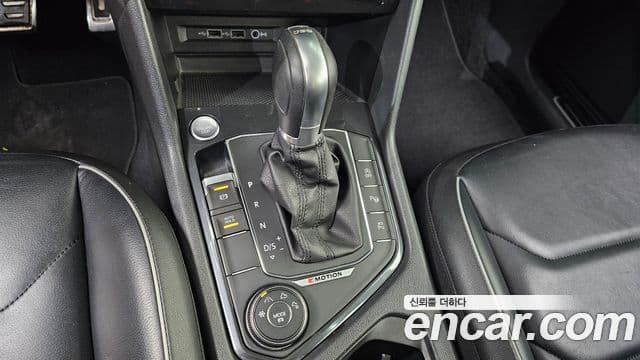Volkswagen Tiguan 2018 — Şəkil 9/20