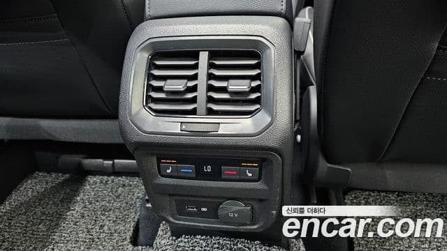 Volkswagen Tiguan 2018 — Şəkil 18/20