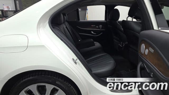Mercedes-Benz E-Class 2019 — Şəkil 11/20