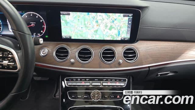Mercedes-Benz E-Class 2019 — Şəkil 13/20