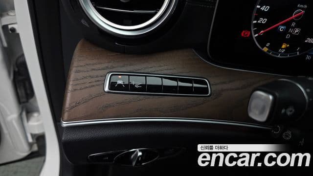 Mercedes-Benz E-Class 2019 — Şəkil 20/20