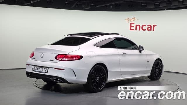 Mercedes-Benz C-Class 2019 — ფოტო 2/20