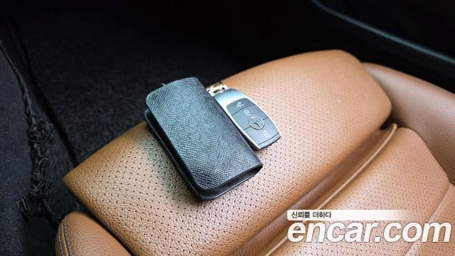 Mercedes-Benz C-Class 2019 — ფოტო 18/20
