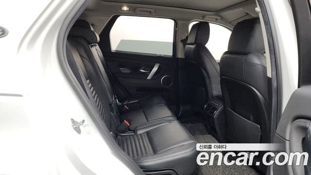 Land Rover Discovery Sport 2020 — Photo 12/33