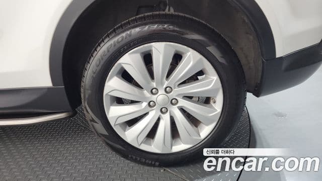 Land Rover Discovery Sport 2020 — Photo 8/33