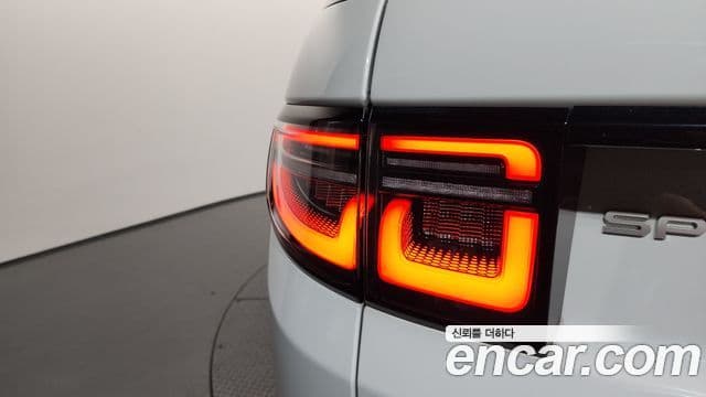 Land Rover Discovery Sport 2020 — Photo 16/33