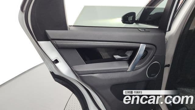 Land Rover Discovery Sport 2020 — Photo 11/33