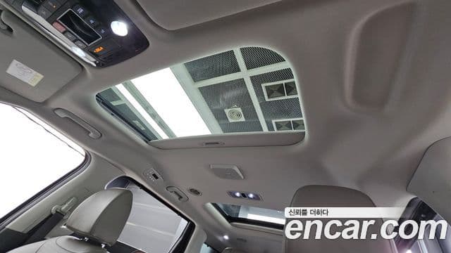 Kia Carnival 2024 — ფოტო 19/20