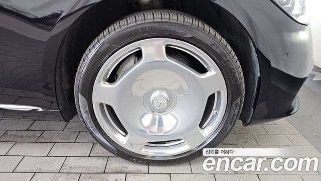 Mercedes-Benz S-Class 2023 — Photo 17/36