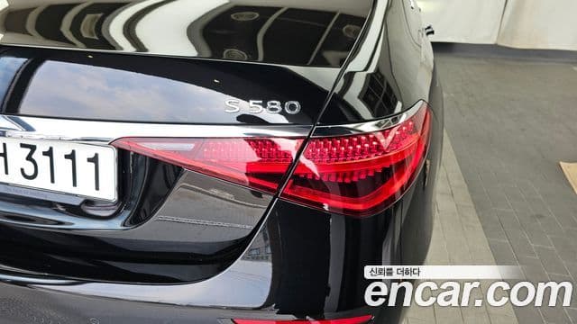 Mercedes-Benz S-Class 2023 — Photo 33/36