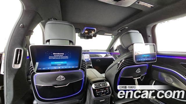 Mercedes-Benz S-Class 2023 — Photo 8/36