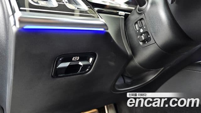 Mercedes-Benz S-Class 2023 — Photo 11/36