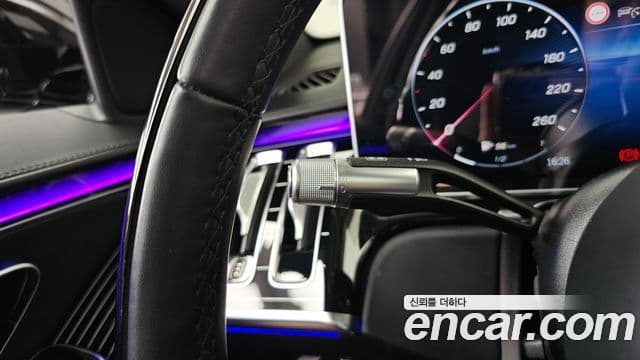 Mercedes-Benz S-Class 2023 — Photo 2/36