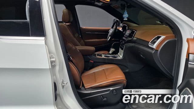 Jeep Grand Cherokee 2020 — Şəkil 11/20